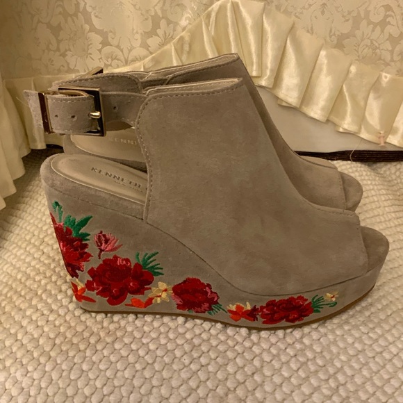 KENNETH COLE - Picture 3 of 7